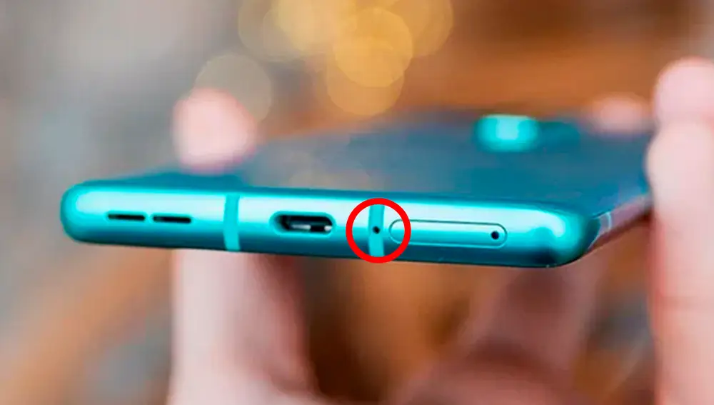Wozu dient das kleine Loch an der Unterseite Ihres Mobiltelefons? Nur wenige wissen es, aber es ist lebenswichtig