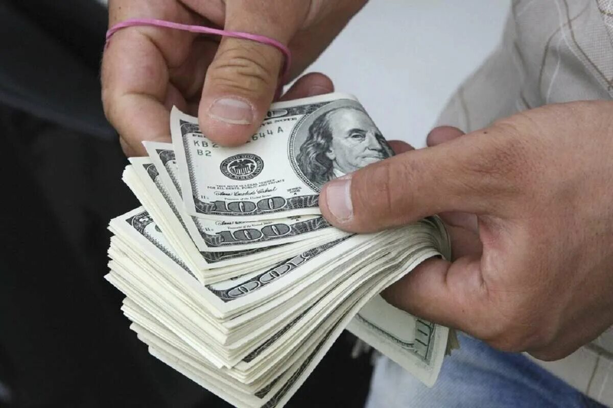 Bestätigt: Regierung zahlt 800 US-Dollar-Scheck an Personen über 65