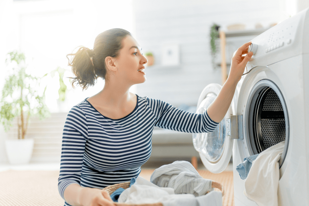 Ich gebe bei jedem Waschgang nur einen Löffel in die Waschmaschine: ein unglaublicher Lifehack – keine Zauberei, nur Wissenschaft.