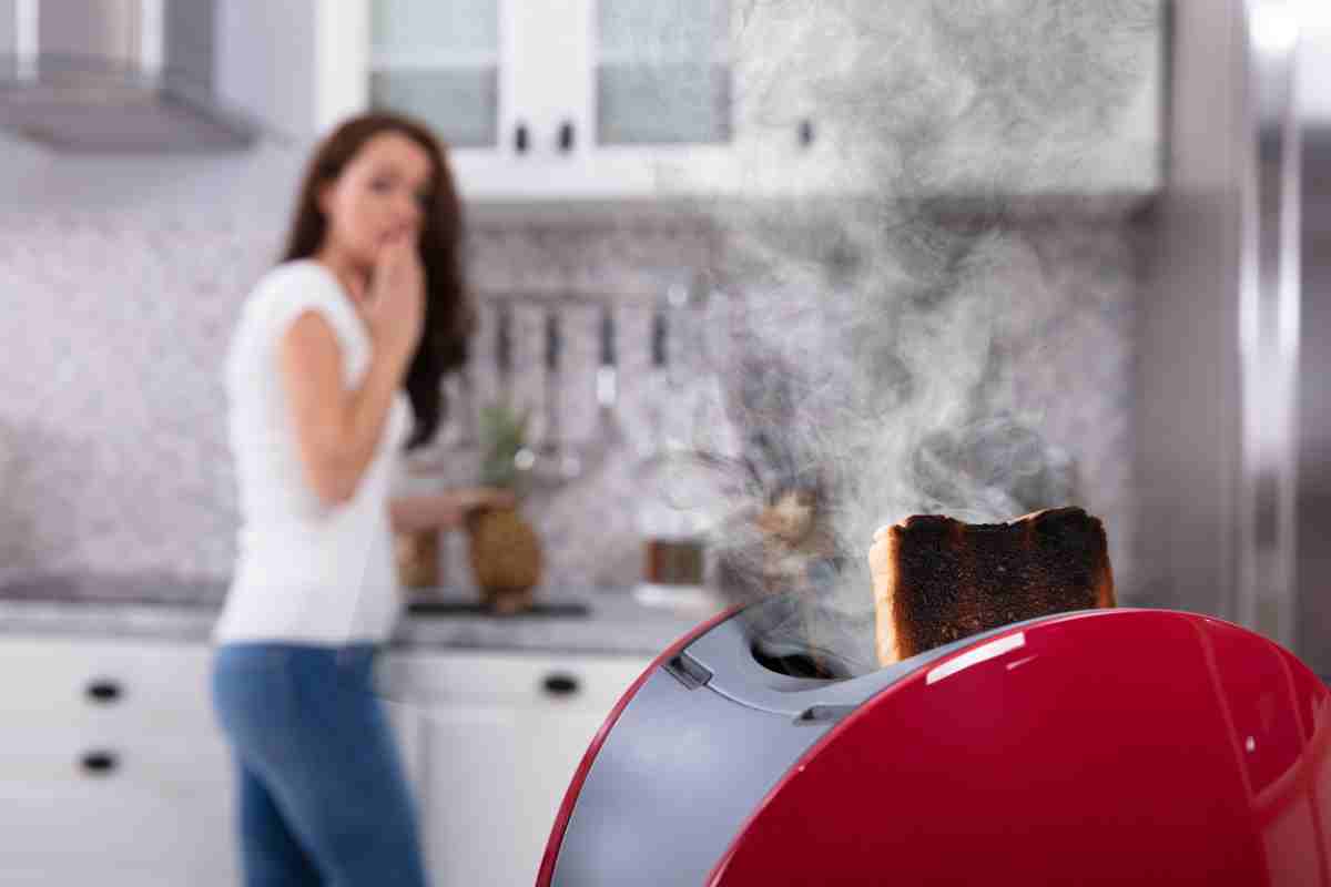 Ein Haushaltsgerät, das nach Gebrauch immer ausgeschaltet werden muss, um einen Brand im Haus zu vermeiden